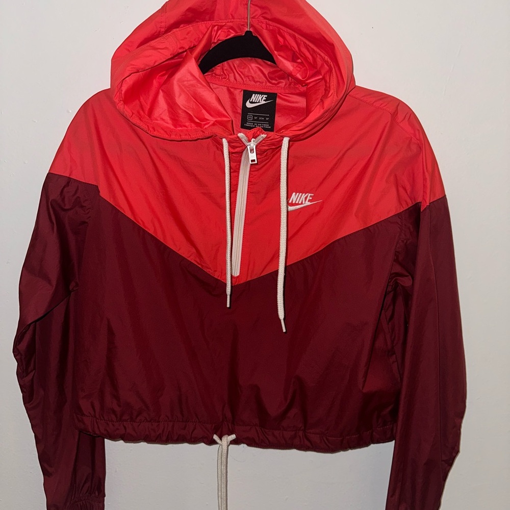 Nike women’s windbreaker jacket